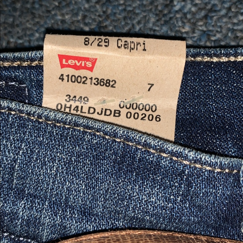 NWT Levi jean capri